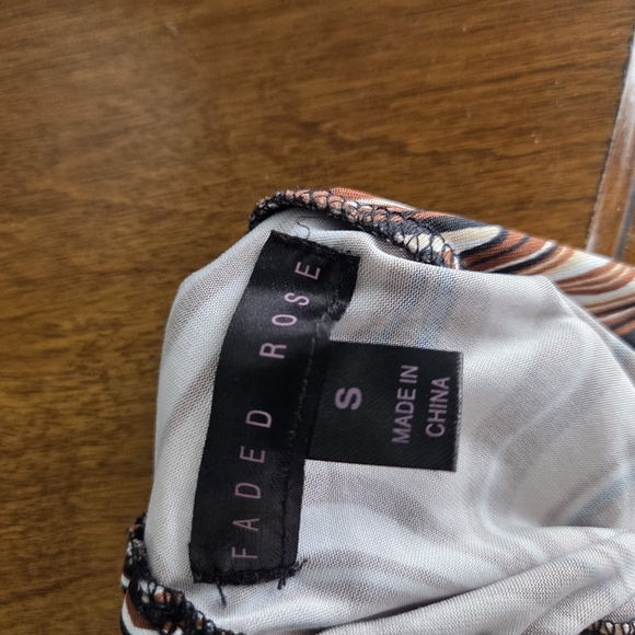 FADED ROSE Swirl Pattern Long Sleeve Top - Picture 9 of 9